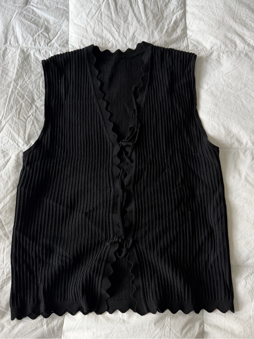 Black Sleeveless Ribbed Knit Top with Scalloped Trim